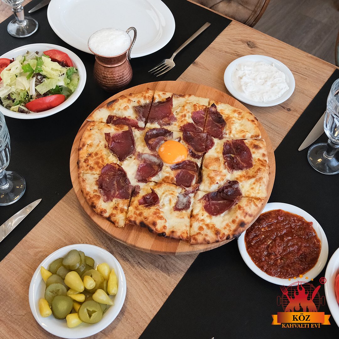 Yuvarlak Pastırmalı Mozerella Pide