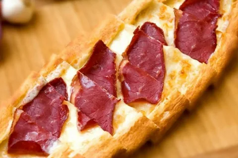 Pastırmalı Kaşarlı Pide